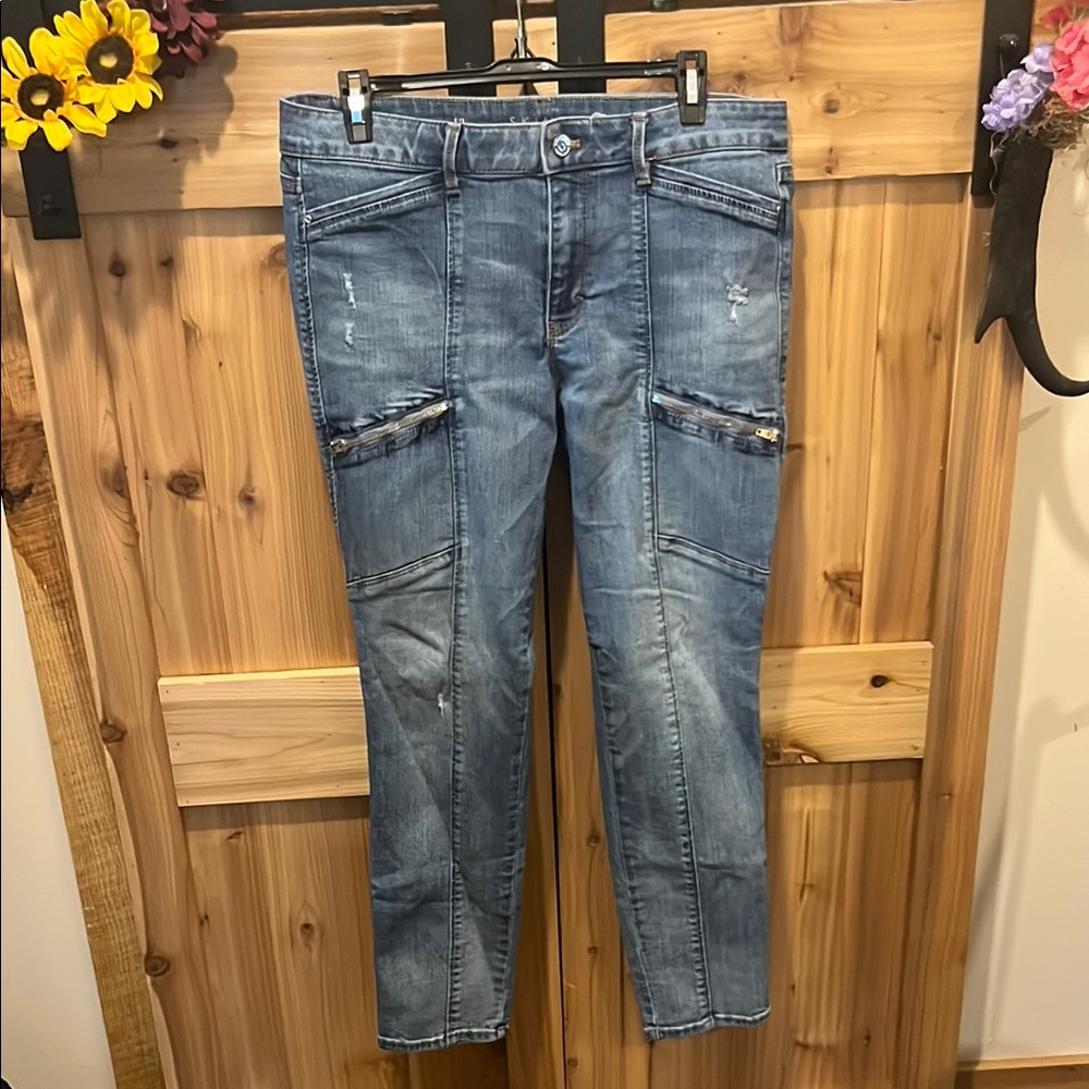 White House Black Market Distressed Ankle Skinny Jeans
